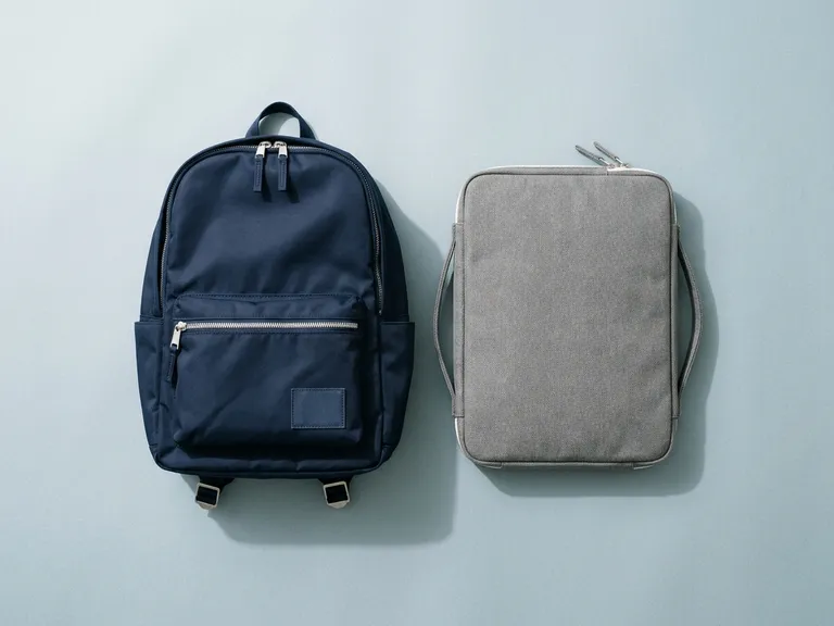 Zaino blu e borsa porta computer grigia