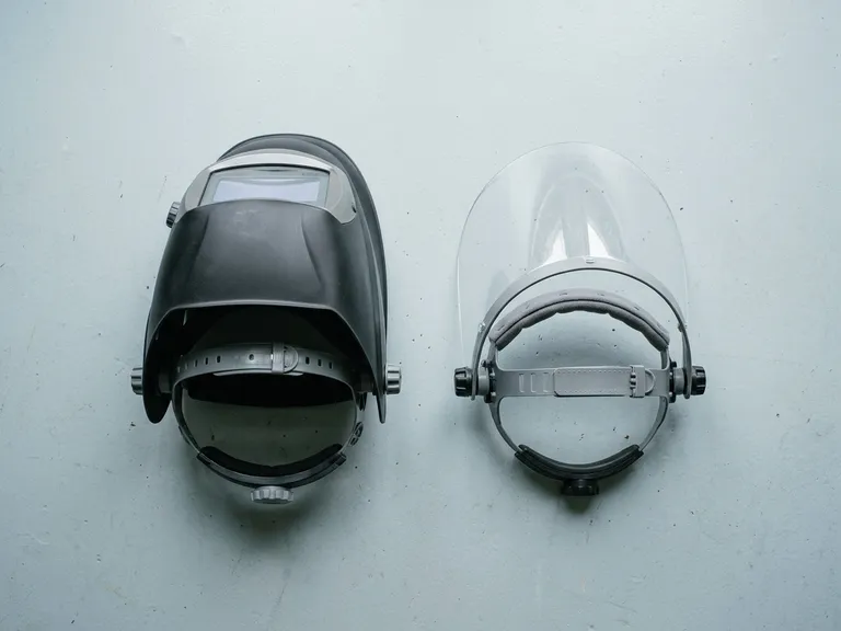 Maschera per saldatura con filtro e visiera trasparente