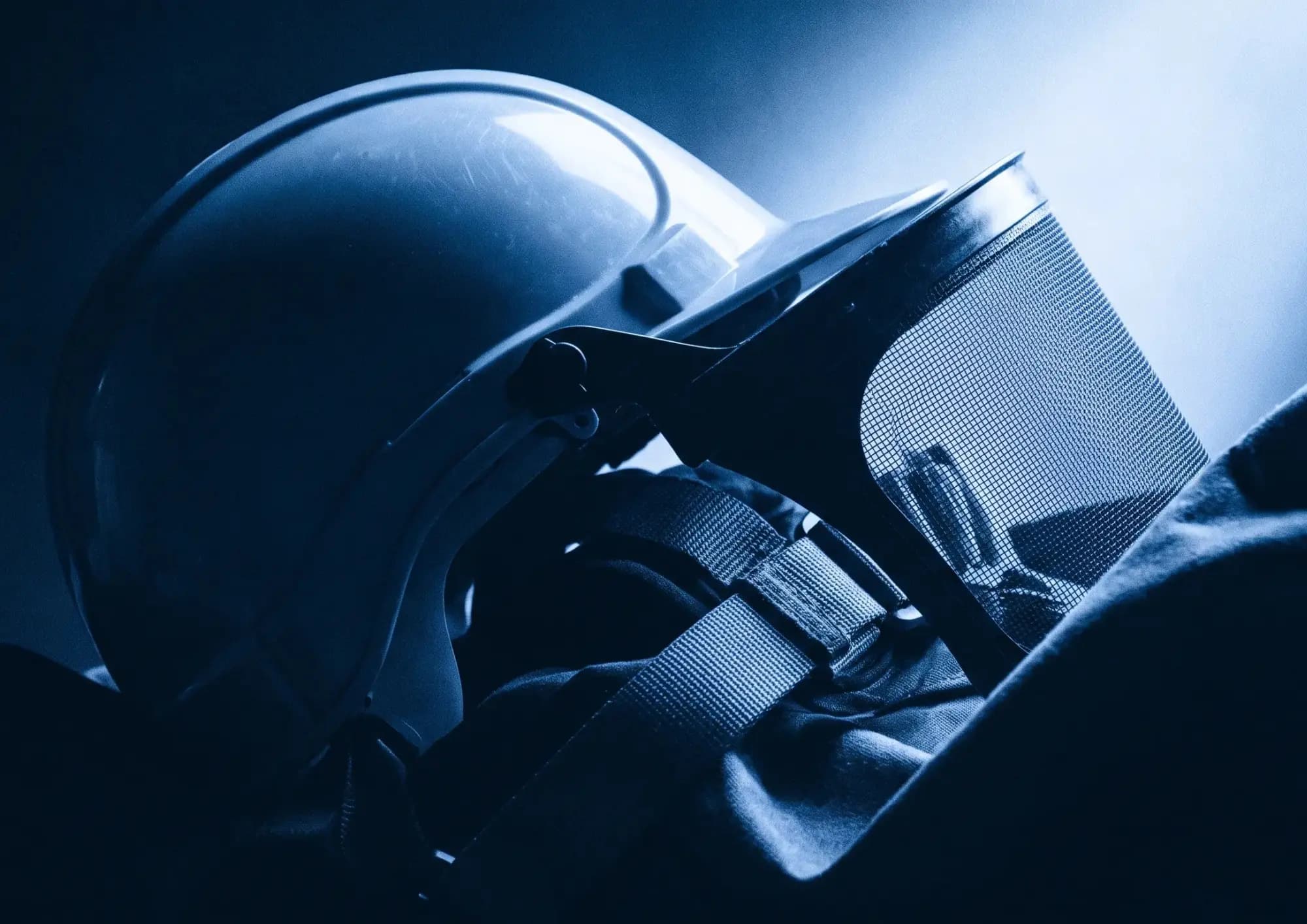 Operai con dispositivi di protezione individuale in cantiere